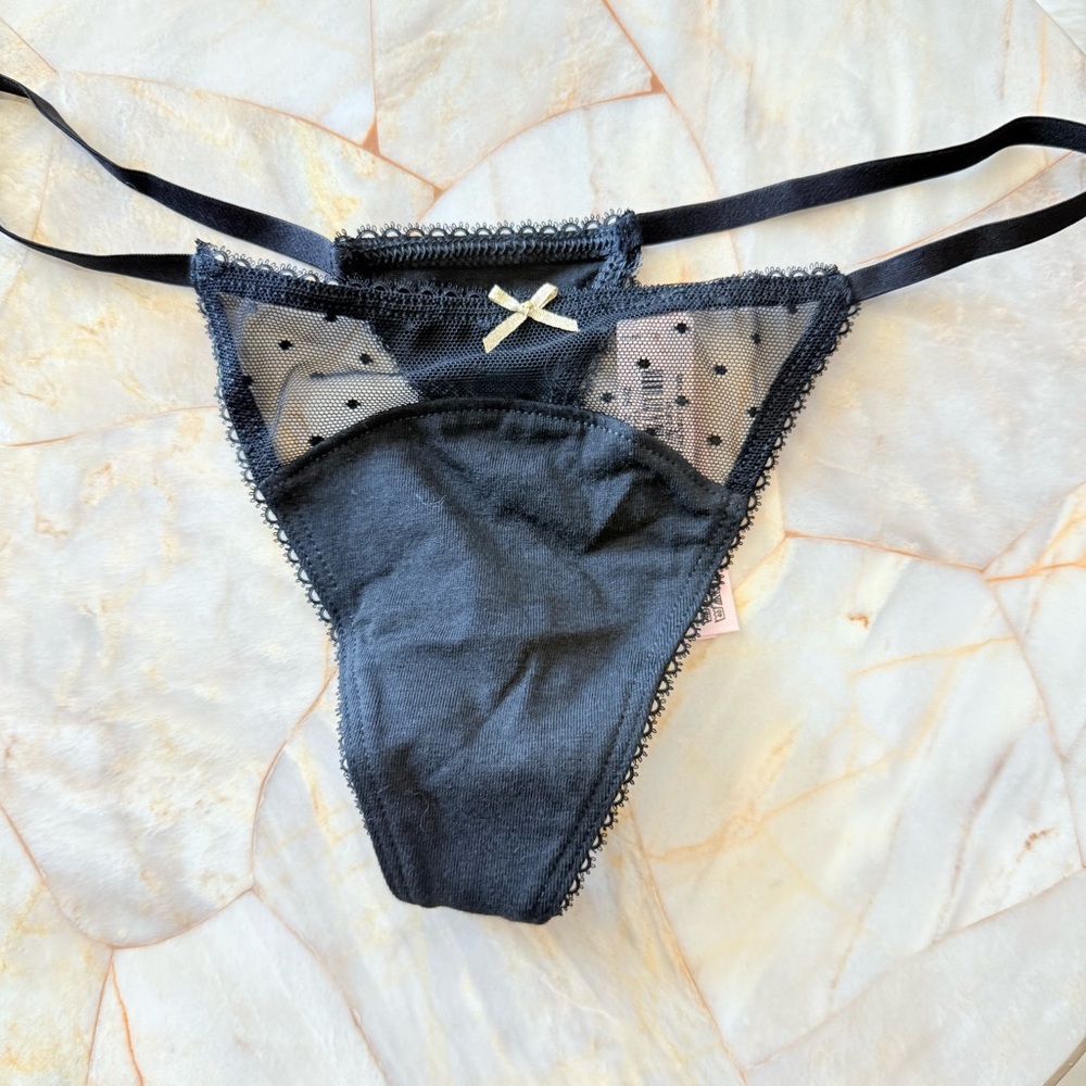 Gorgeous Victoria’s Secret Very Sexy Thong Panty Lace cotton new V-String‎ Large